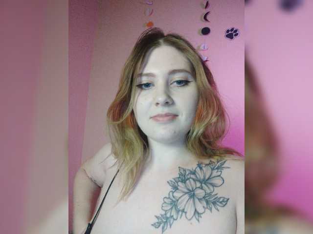 foxyarty, live now on BongaCams