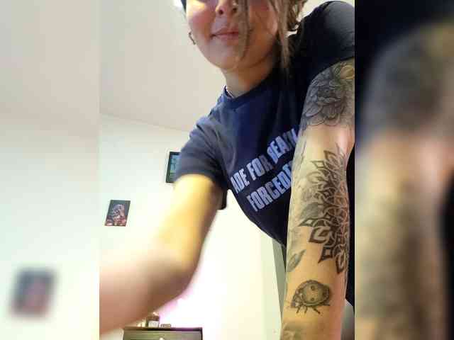 RoxanneRiddle69 webcam