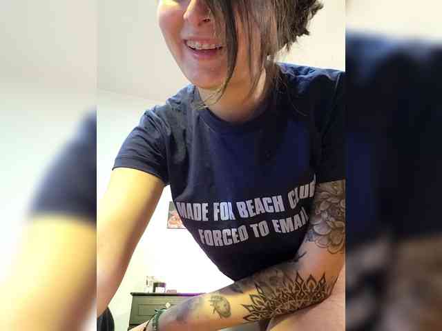 RoxanneRiddle69 webcam