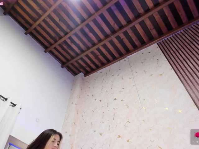 jimenawhite1 live cam on BongaCams