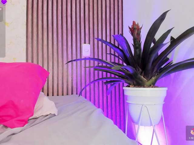 jimenawhite1's BongaCams show and profile