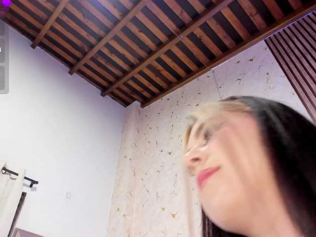 jimenawhite1 live cam on BongaCams