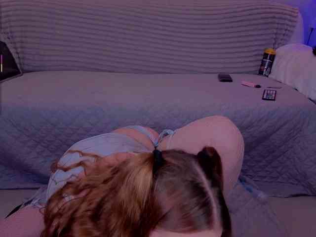 scarlet_kitty's live room