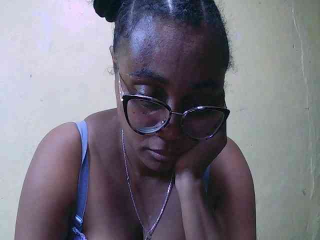 Assiarah Live Webcam on BongaCams