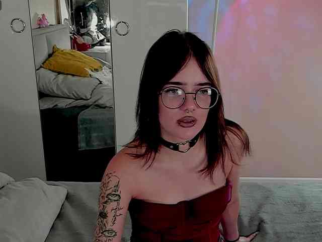 Marika-Degas webcam