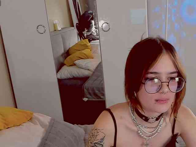 Marika-Degas webcam