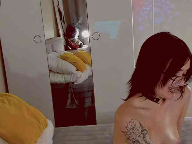 Marika-Degas webcam