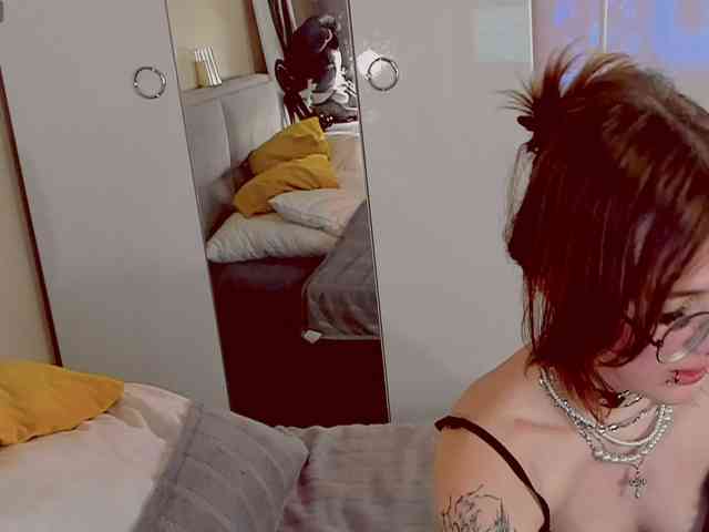 Marika-Degas webcam