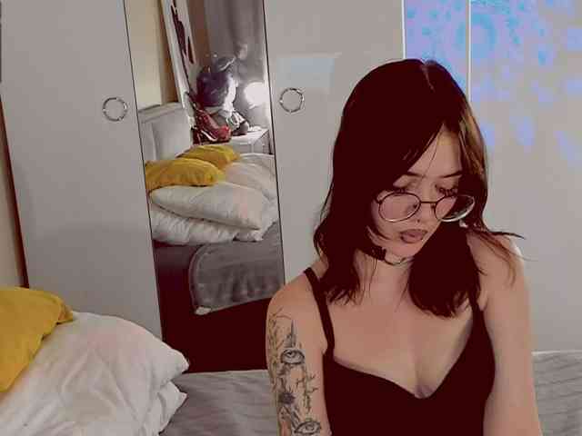 Marika-Degas webcam