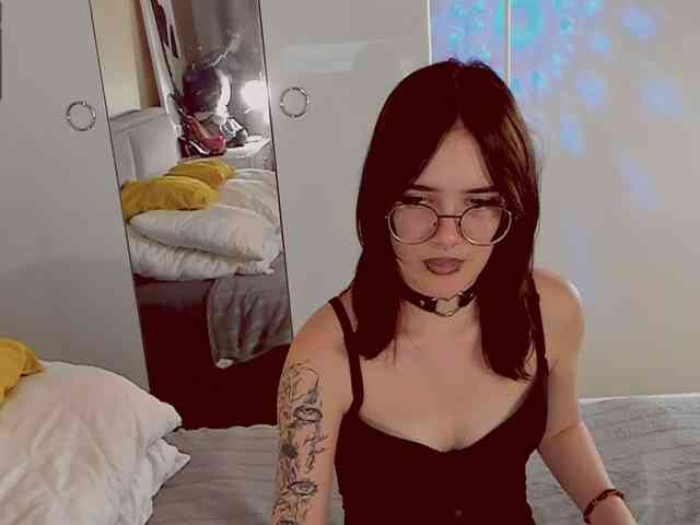 Marika-Degas webcam