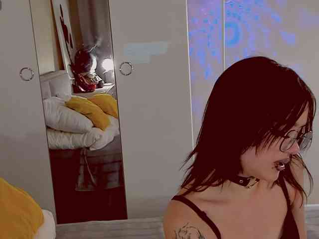 Marika-Degas webcam