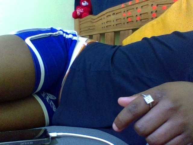 Roseroca33 live cam on BongaCams