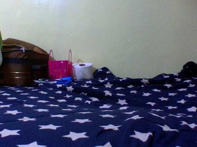 Roseroca33 live cam on BongaCams