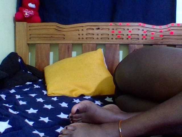 Roseroca33 live cam on BongaCams