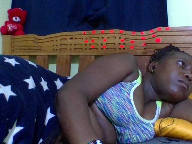 Roseroca33 live cam on BongaCams