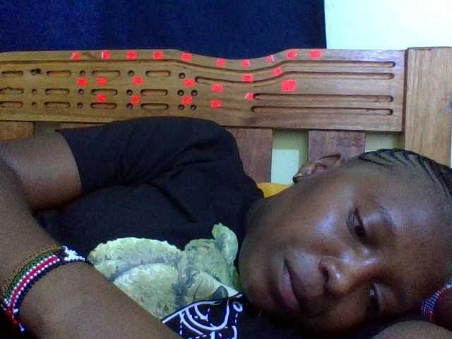 Roseroca33 live cam on BongaCams