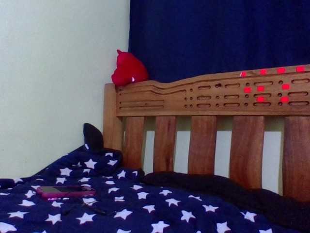 Roseroca33 live cam on BongaCams