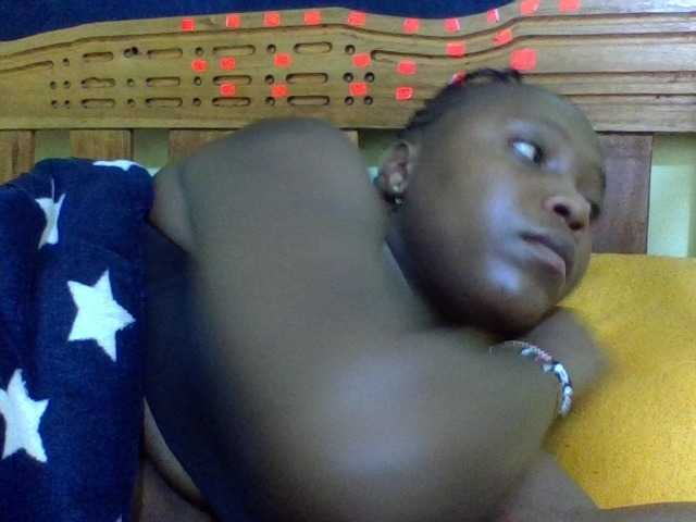 Roseroca33 live cam on BongaCams