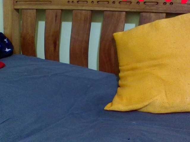 Roseroca33 live cam on BongaCams