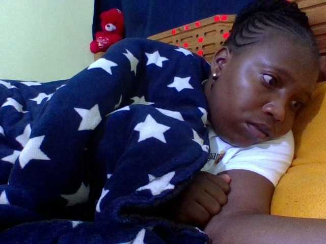 Roseroca33 live cam on BongaCams
