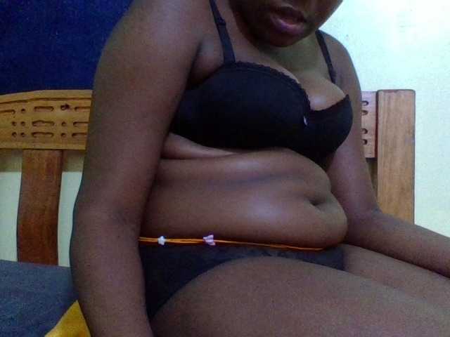 Roseroca33 live cam on BongaCams