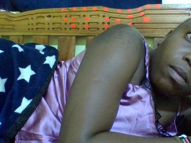 Roseroca33 live cam on BongaCams
