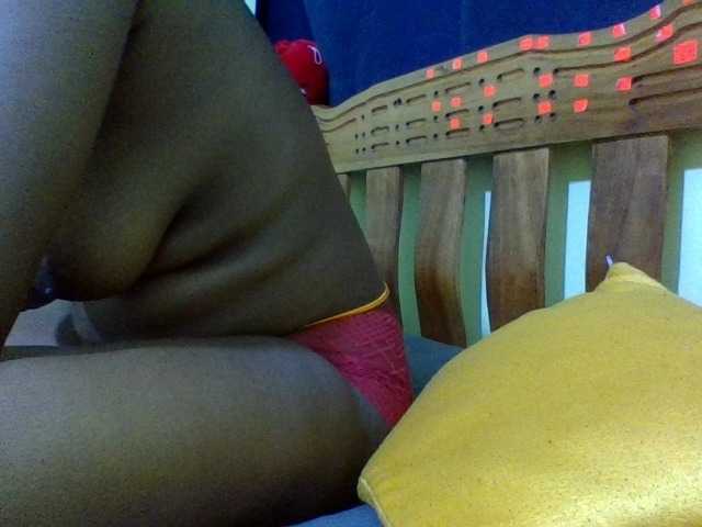 Roseroca33 live cam on BongaCams