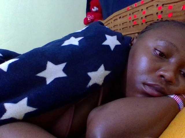 Roseroca33 live cam on BongaCams