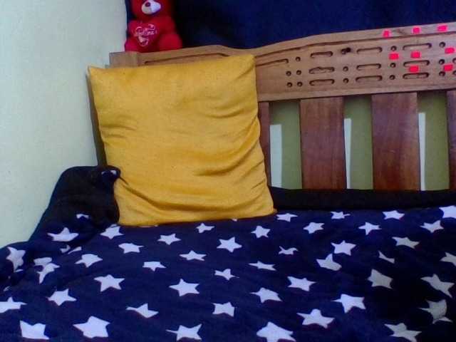 Roseroca33 live cam on BongaCams