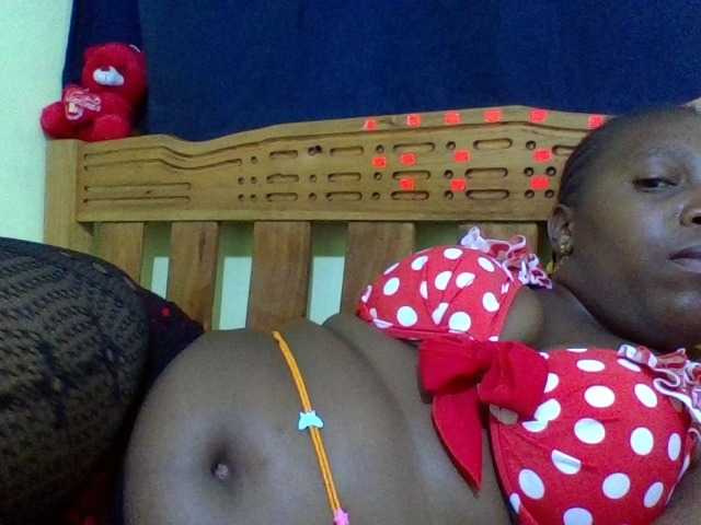 Roseroca33 live cam on BongaCams