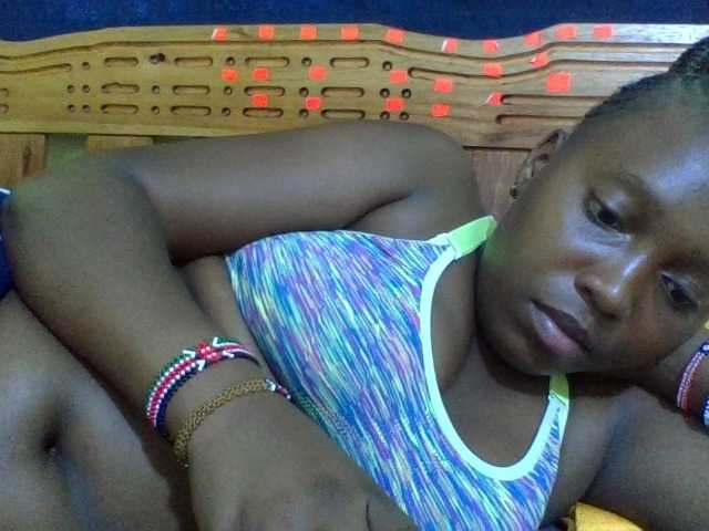 Roseroca33 live cam on BongaCams