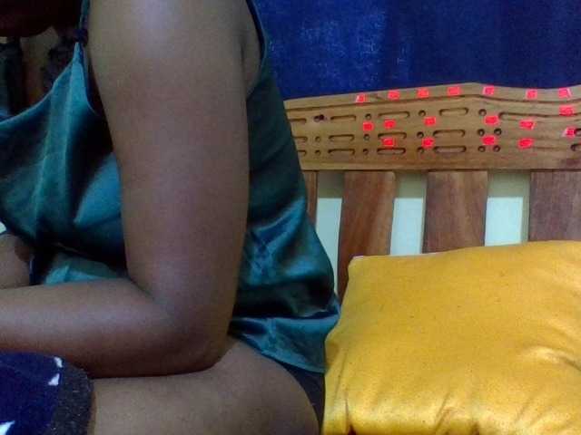 Roseroca33 live cam on BongaCams