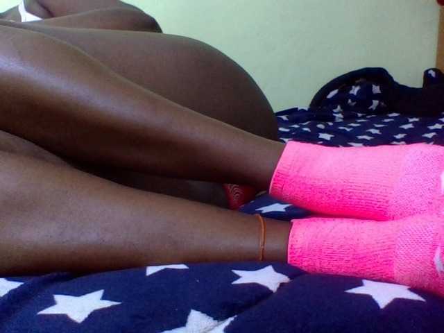 Roseroca33 live cam on BongaCams