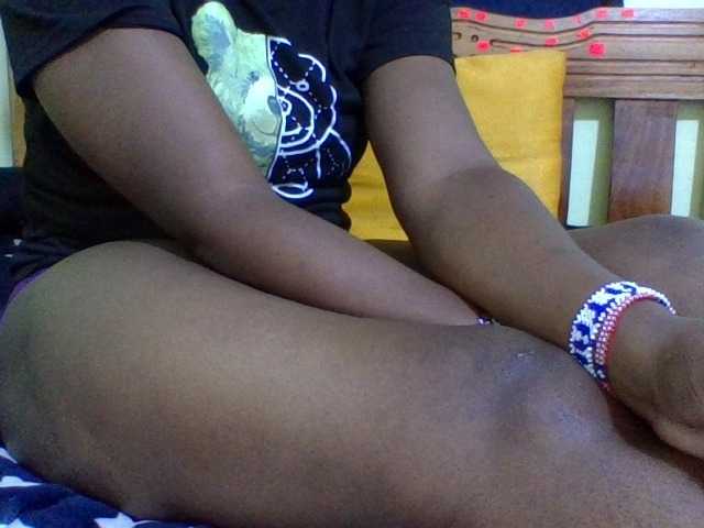 Roseroca33 live cam on BongaCams