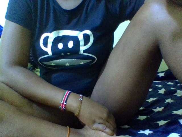Roseroca33 live cam on BongaCams