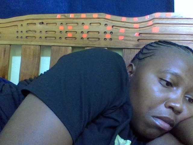 Roseroca33 live cam on BongaCams