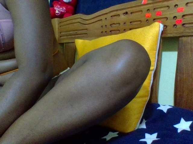 Roseroca33 live cam on BongaCams
