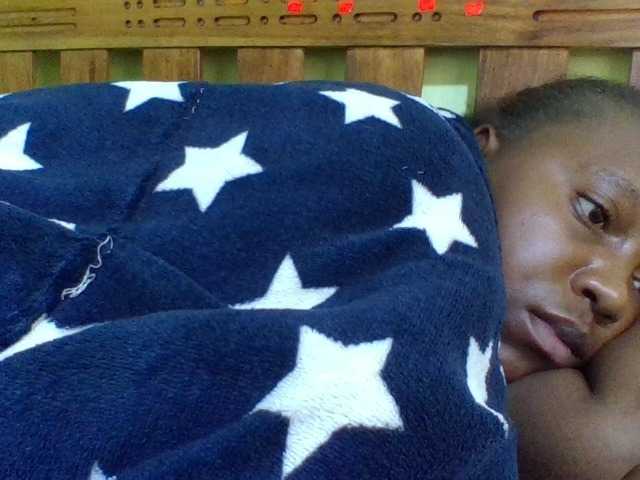 Roseroca33 live cam on BongaCams