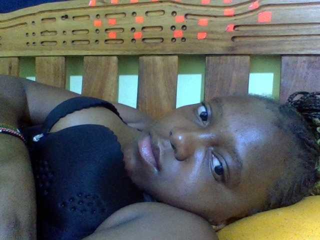 Roseroca33 live cam on BongaCams