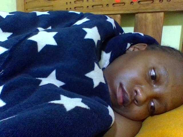 Roseroca33 live cam on BongaCams