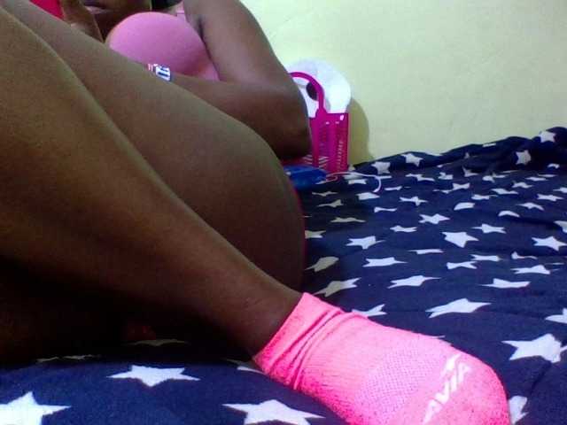 Roseroca33 live cam on BongaCams