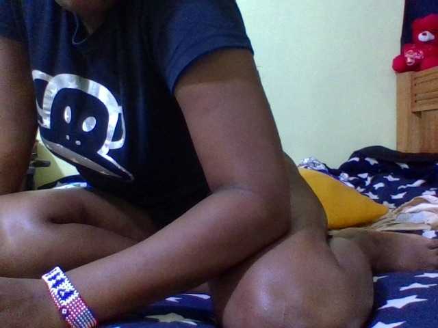 Roseroca33 live cam on BongaCams