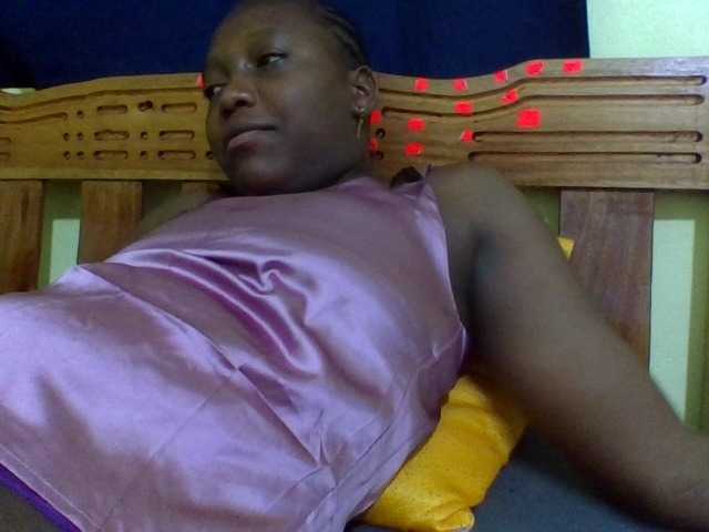 Roseroca33 live cam on BongaCams