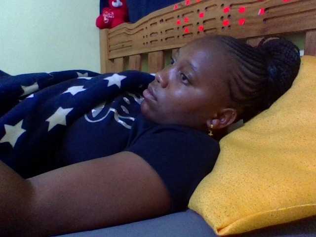 Roseroca33 live cam on BongaCams
