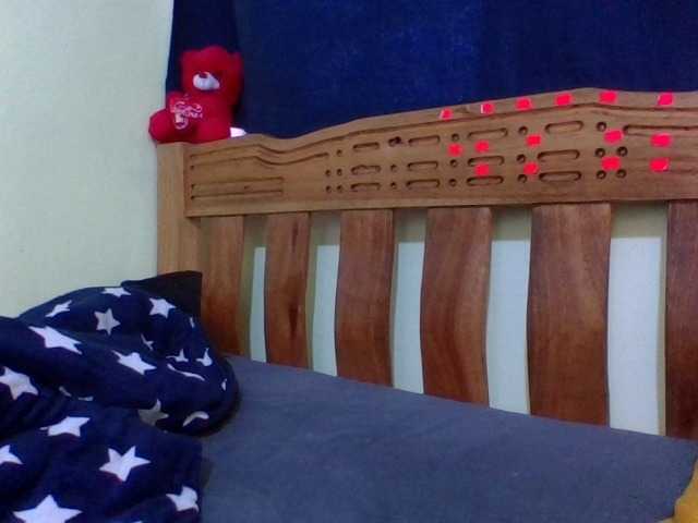 Roseroca33 live cam on BongaCams