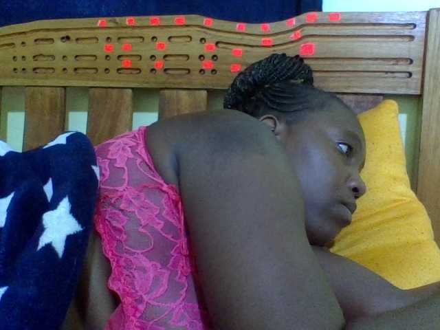 Roseroca33 live cam on BongaCams
