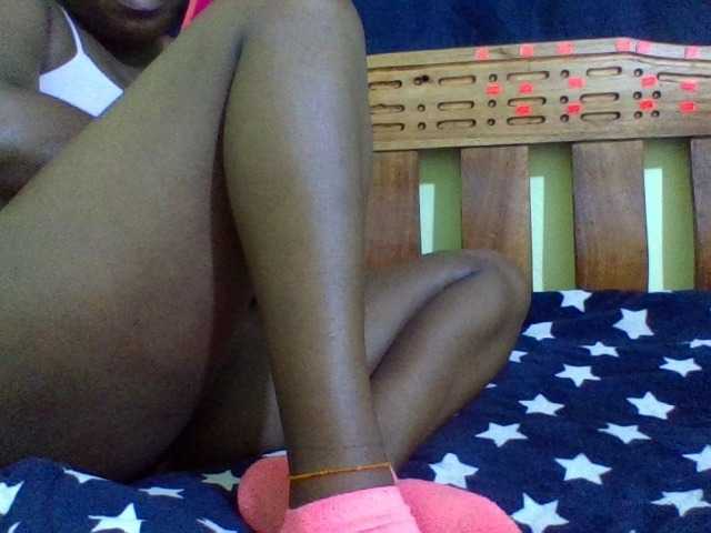 Roseroca33 live cam on BongaCams