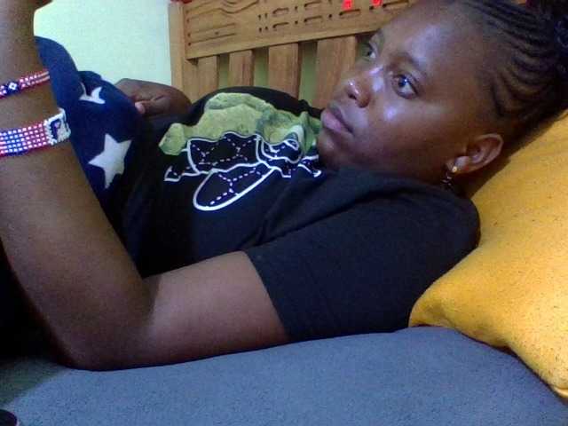 Roseroca33 live cam on BongaCams