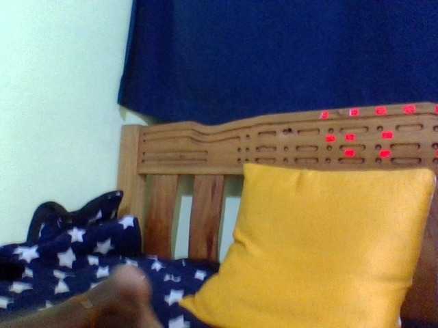 Roseroca33 live cam on BongaCams