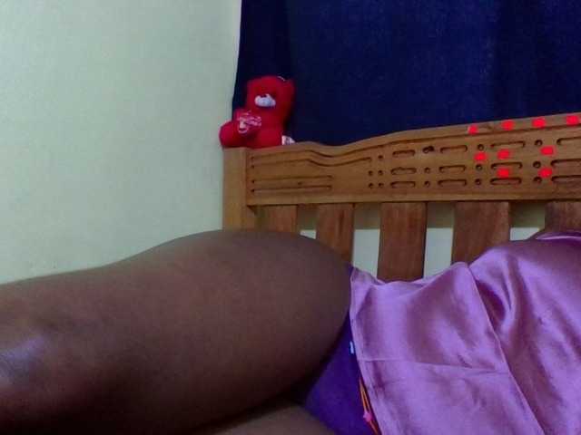 Roseroca33 live cam on BongaCams